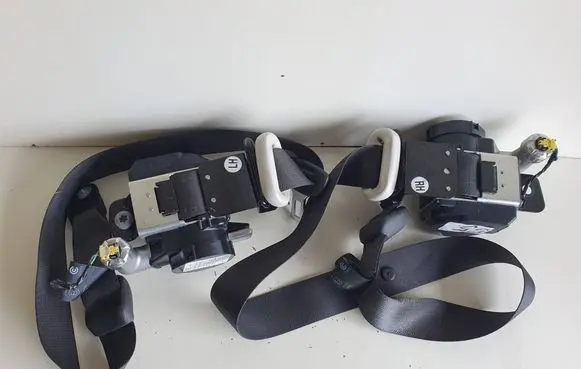 Ford Mondeo MK V Set of seat belts ds73f61295 ds73f61294