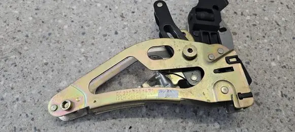Mercedes-Benz SL R230 Convertible roof hinge A2307901471 2307901471 DC2307901471
