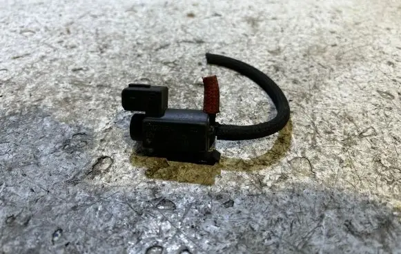 BMW 5 F10 F11 Turbo solenoid valve 70231800 101325 7810831