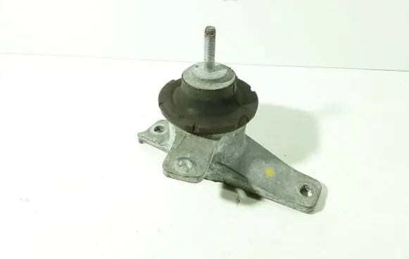 Mitsubishi Colt CZ3 Engine mount bracket