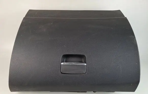 Glove box