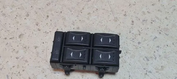 Ford Mondeo Mk III Electric window control switch 3S7T14A132BA 03163453