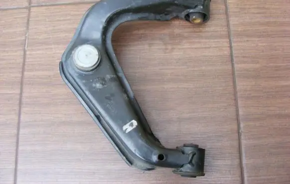Nissan Navara D40 Front upper control arm/wishbone 