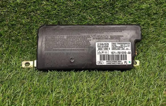 Ford Mondeo Mk III Seat airbag 1S71F611D10AA 30321200B 03239B0F00