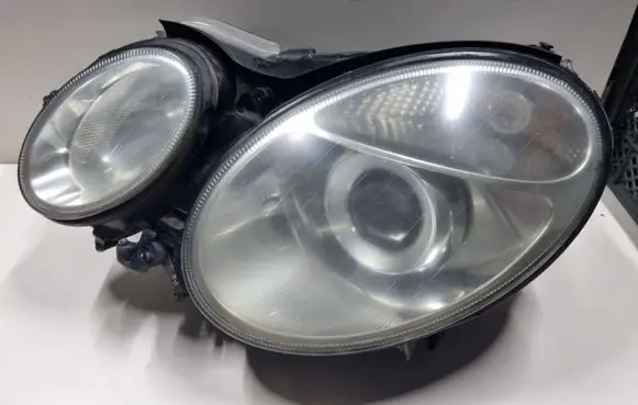 Mercedes-Benz E W211 Headlight/headlamp 5DF00827900 00239074 A0028202426