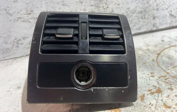 Audi A6 S6 C5 4B Rear air vent grill 4B0819203