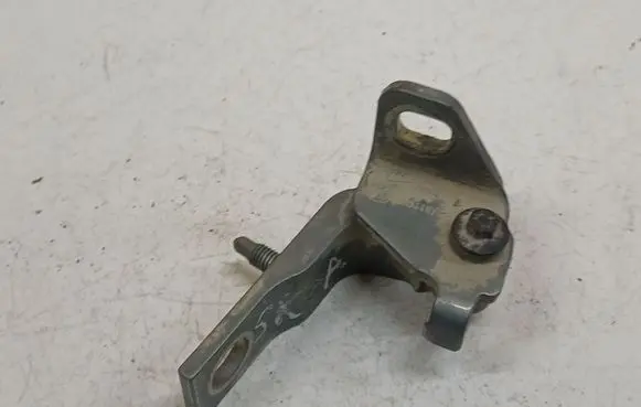 Ford Mondeo MK IV Front door upper hinge A046575