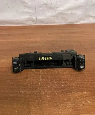Mercedes-Benz E W210 Seat heating switch 2108200151 D4197