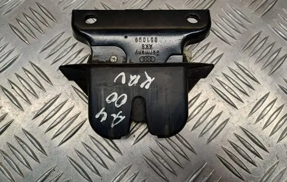 Audi A4 S4 B5 8D Tailgate/trunk/boot lock/catch/latch 8D9827520A