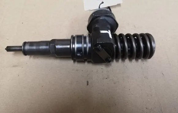 Volkswagen Polo Fuel injector 045130073T