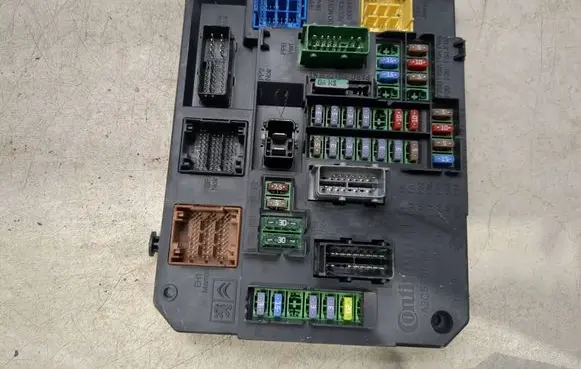 Citroen DS4 Comfort/convenience module BSIQ0300 9665547480 S180121003I