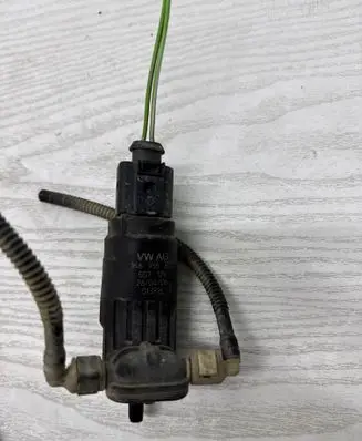 Volkswagen Golf V Windscreen/windshield washer pump 1K6955651 013916