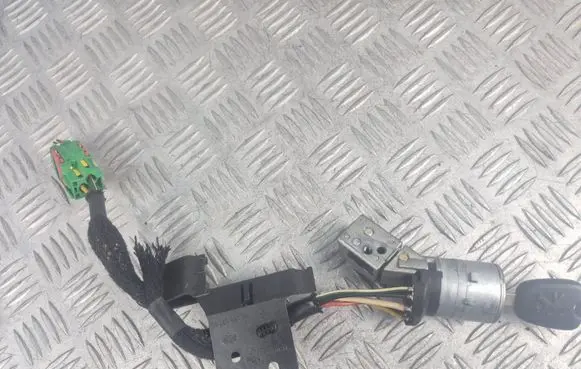 Peugeot 307 Ignition lock 38353100