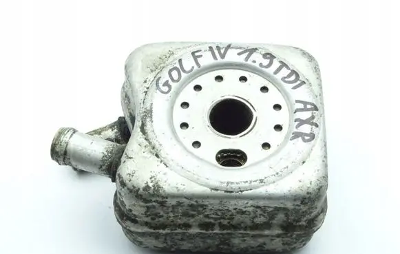 Volkswagen Golf IV Engine oil radiator 028117021B