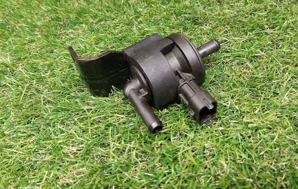 Hyundai i30 Vacuum valve 290102B000 9270930004