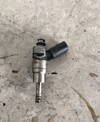 Audi A4 S4 B7 8E 8H Fuel injector 0261500020