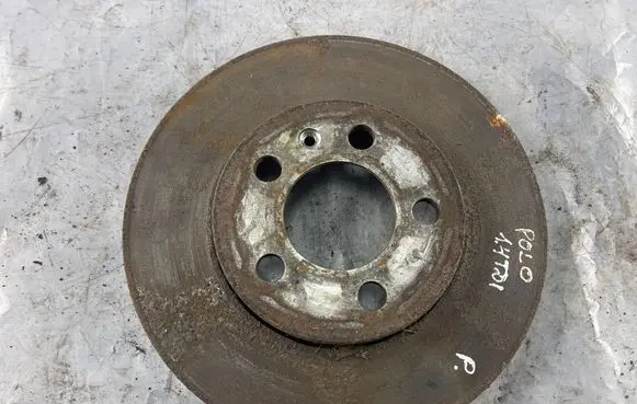 Volkswagen Polo IV 9N3 Front brake disc