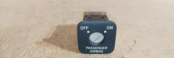 Passenger airbag on/off switch