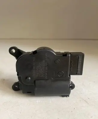 Seat Leon (5F) Air flap motor/actuator 5Q0907511H 1032214SA 3293861