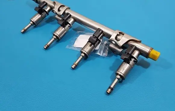 Volkswagen Golf VII Fuel injector 0261500477 IMPRK1551721