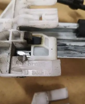 Citroen C5 Front window lifting mechanism without motor
