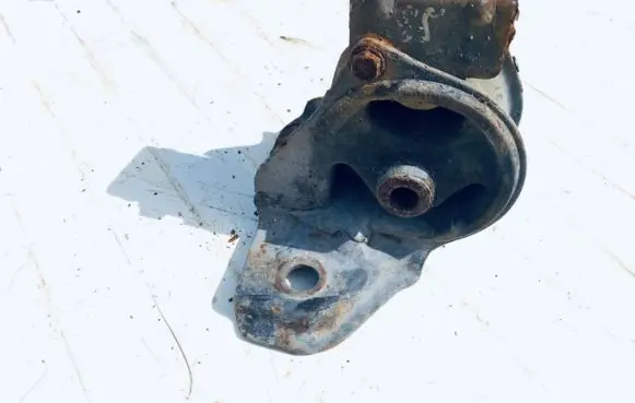 Honda Civic Engine mount bracket