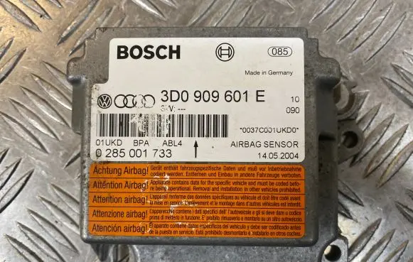 Volkswagen Touareg I Airbag control unit/module 3D0909601E 0285001733