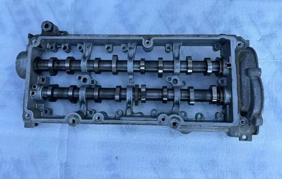 Volkswagen Golf VII Camshaft holder 04L103292G