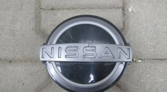 Manufacturer badge logo/emblem