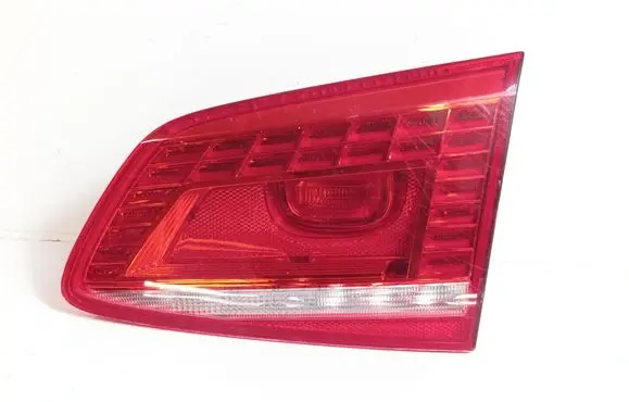 Volkswagen PASSAT B7 Tailgate rear/tail lights E13062