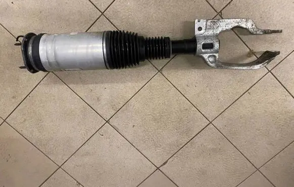 Land Rover Discovery 5 Front shock absorber/damper HY32-3C286-BC