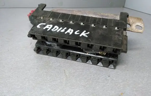 Cadillac STS Seville Fuse module