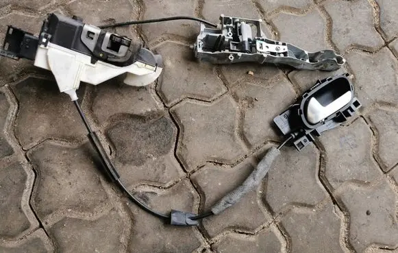 Citroen C5 Front door lock 574388 AA01772