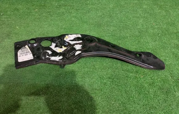 Dacia Duster II Headlight/headlamp mounting bracket 625182517R