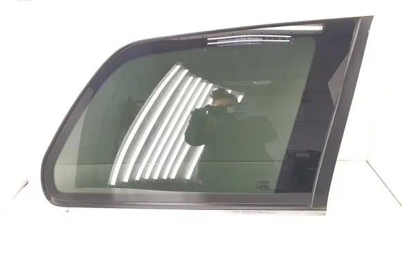 Volvo XC90 Rear side window