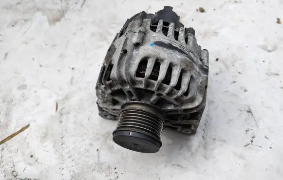 Renault Clio IV Generator/alternator 231007865R