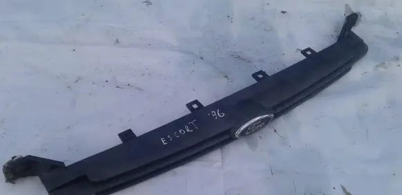 Ford Escort Front grill 95AB8200AB 95AB-8200-AB
