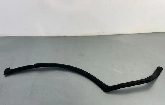 Volkswagen Touareg III Rear door rubber seal (on body) 760839761