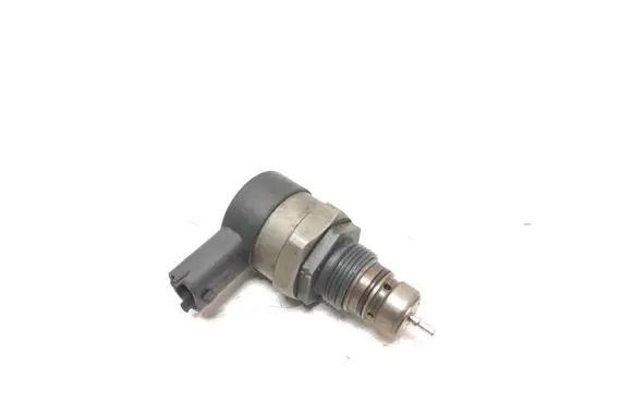 Volvo S60 Fuel pressure regulator 30750409