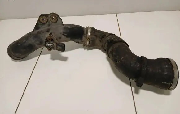 Audi TT Mk1 Intercooler hose/pipe 8l9145935b
