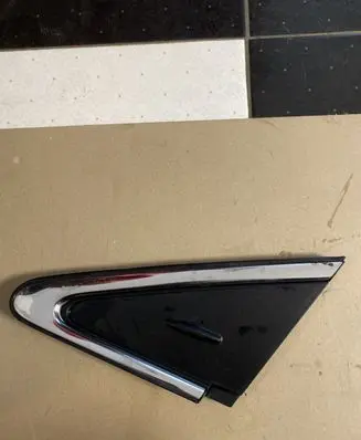 Toyota Avensis T270 Fender end trim 6011705021