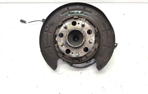 Rear wheel hub