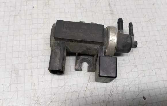 Audi A4 S4 B6 8E 8H Turbo solenoid valve 8E0906628B
