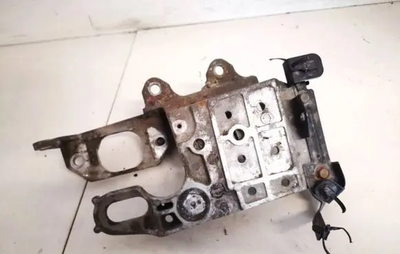 Nissan Qashqai Engine mounting bracket