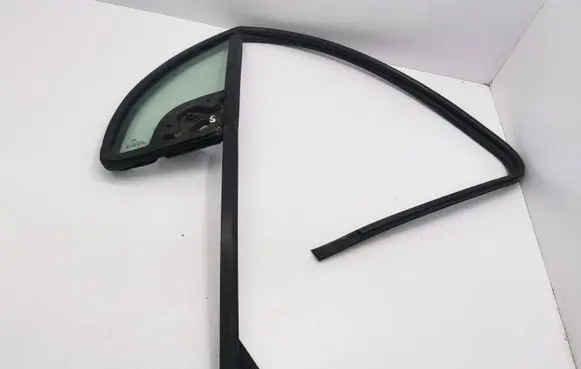 Citroen C3 Front door vent window glass four-door E143R001583 AS2M3232B07682