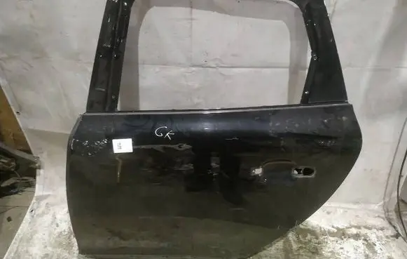 Volvo XC60 Rear door JUODOS
