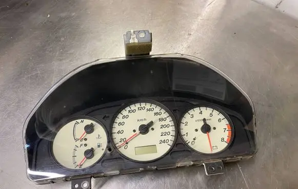 Mazda 626 Speedometer (instrument cluster)