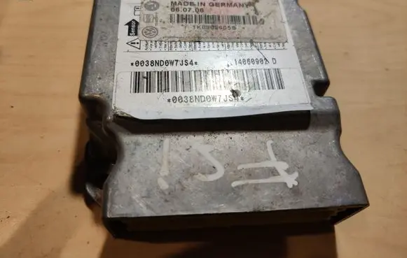 Skoda Octavia Mk2 (1Z) Airbag control unit/module 1K0909605S