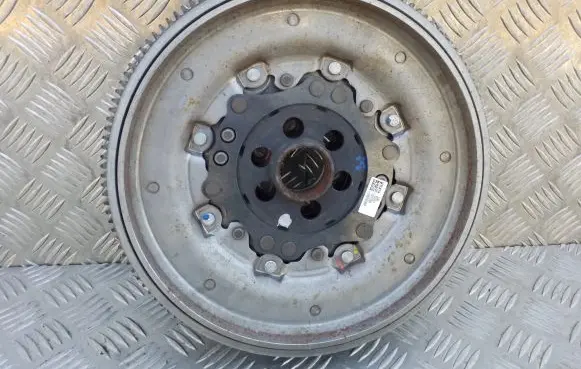 Audi Q3 F3 Flywheel 05E105266F