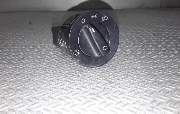 Volkswagen Golf IV Light switch 1C09411531
